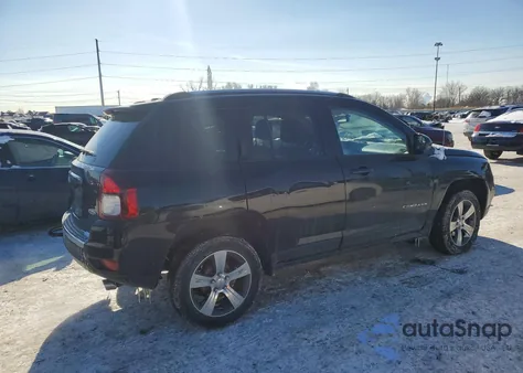 2017 Jeep Compass Latitude z USA, uszkodzony, nr VIN 1C4NJCEA3HD125827